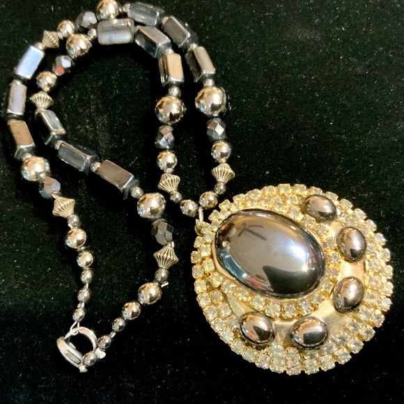 Exquisite VINTAGE GENUINE HEMATITE PENDANT STATEMENT NECKLACE- SWAROVSKI CRYSTAL - Picture 3 of 13